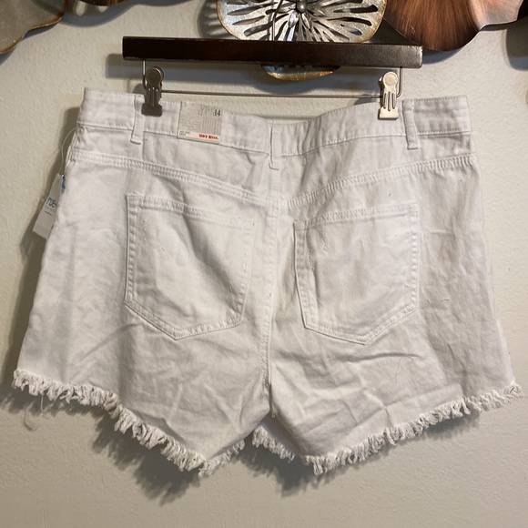 HOT KISS Jean short. Size 14 - Picture 3 of 3